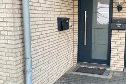 2 Zimmer Wohnung mit BadDusche in Parterre und Souterrain zimmer