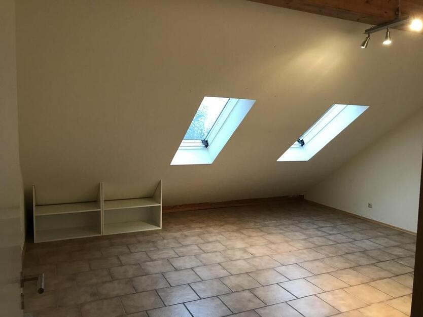 Sofort Einziehen! Modernes Wohnen im Grünen: 4-Zimmerwohnung mit Balkon in Oberneuching