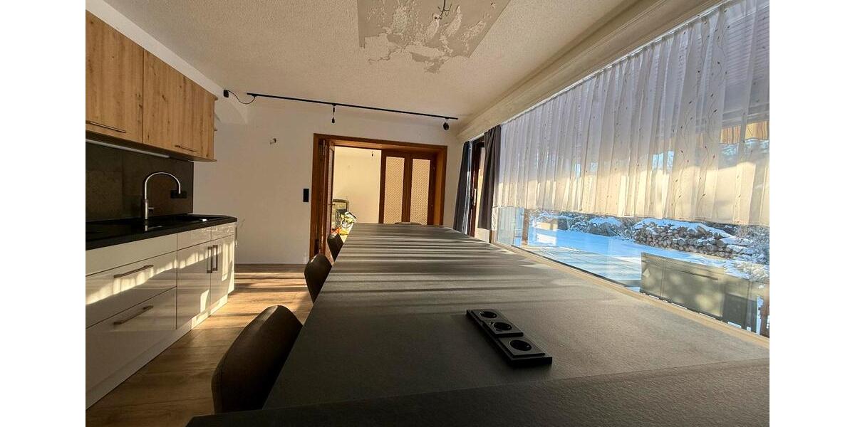 Kernsanierte, großzügige 2-Zimmer Wohnung im Grünen 2 zimmer