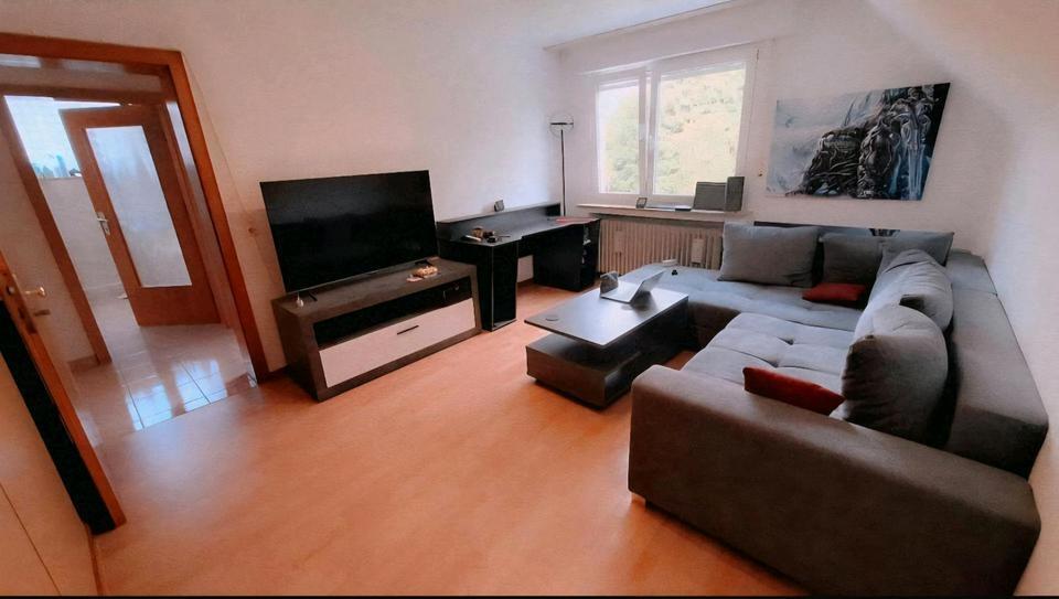 Helle 2-Zimmer-Wohnung mit Einbauküche zimmer
