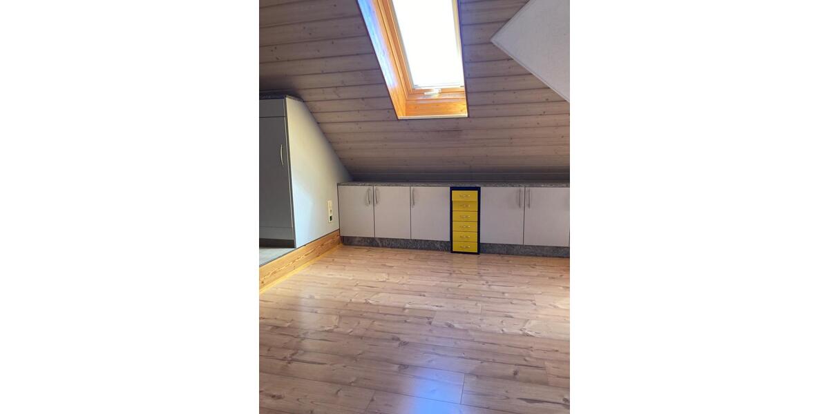 Dachgeschoßwohnung Bastheim - 4 Zimmer, 80 m&sup2;, 520&euro; | Angebot:26022262