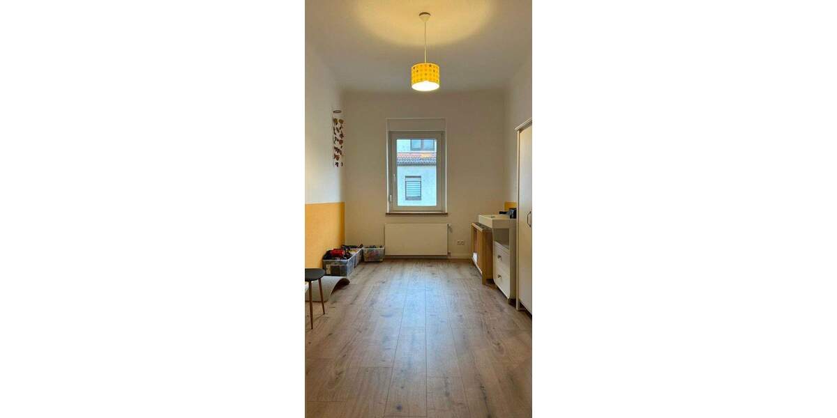 Sanierte 4-Zimmer-Wohnung mit 108 m² im 1. OG - zusätzliche EG-Wohnung im Haus verfügbar 4 zimmer