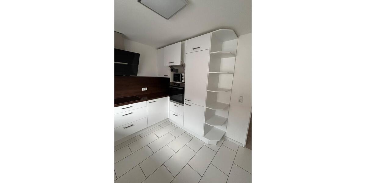 Etagenwohnung Butzbach - 6 Zimmer, 180 m&sup2;, 1.980&euro; | Angebot:26606603