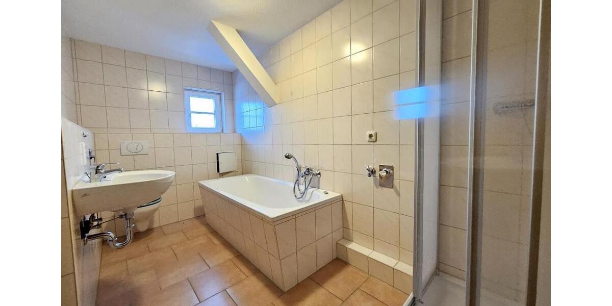 Dachgeschoßwohnung Altenburg - 1 Zimmer, 41 m&sup2;, 268&euro; | Angebot:25785342