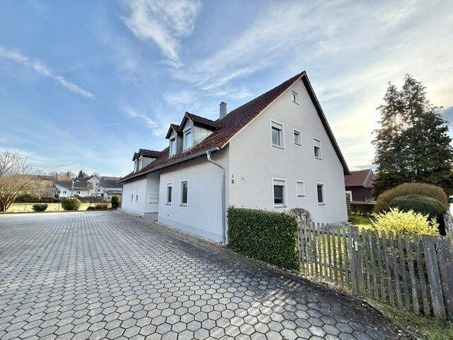 Etagenwohnung Thalmassing - 3 Zimmer, 83 m&sup2;, 670&euro; | Angebot:25929307