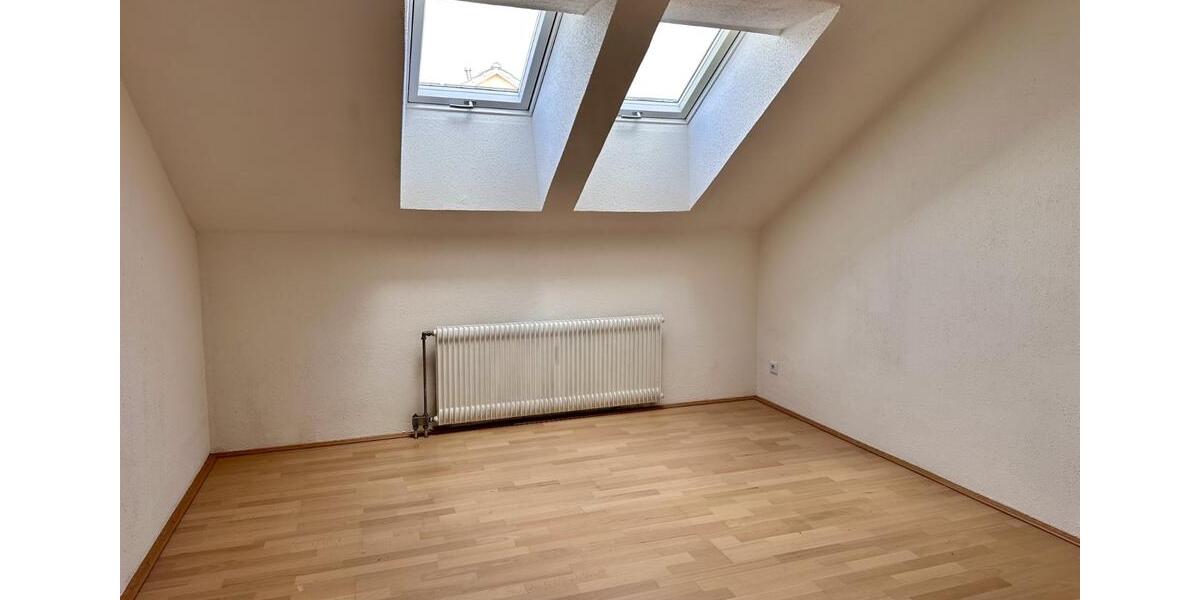 Dachgeschoßwohnung Amberg - 3.5 Zimmer, 96 m&sup2;, 850&euro; | Angebot:24842162