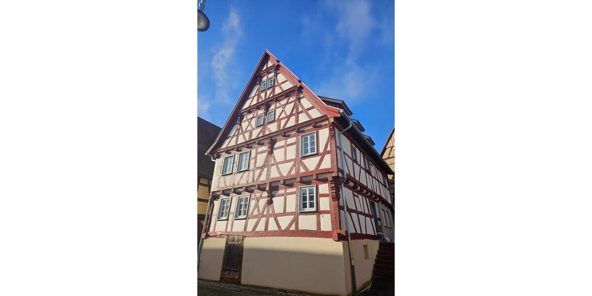 Charmante 5-Zimmer-Wohnung im Denkmalhaus, Erstbezug nach Renovierung, Stellplatz inklusive 5 zimmer