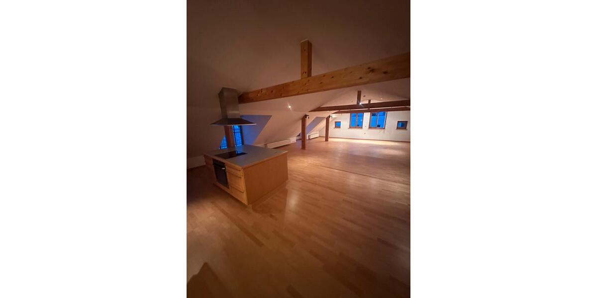 Dachgeschoßwohnung Vilsbiburg - 5 Zimmer, 130 m&sup2;, 1.200&euro; | Angebot:24346833