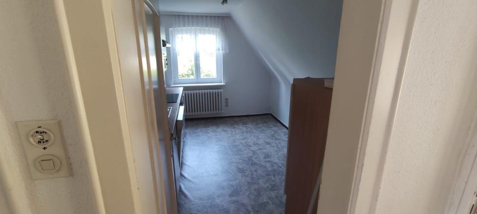 Dachgeschoßwohnung Rödental - 2 Zimmer, 45 m&sup2;, 400&euro; | Angebot:24842946