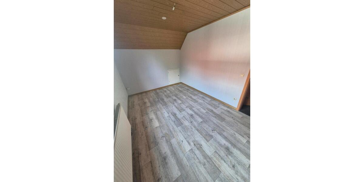 Etagenwohnung Kirchhain - 3 Zimmer, 90 m&sup2;, 900&euro; | Angebot:26293236