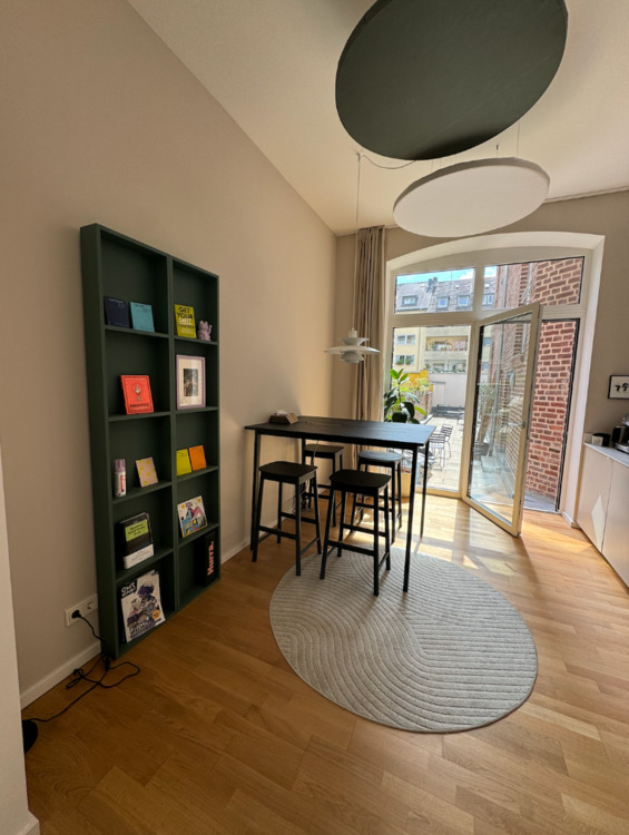 Schreibtischplatz in kleiner Bürogemeinschaft (max. 4 Personen) - All-in-Miete