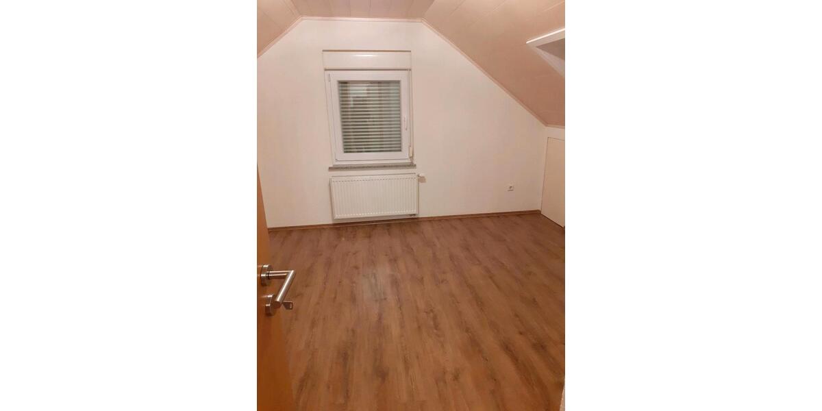 Dachgeschoßwohnung Nürtingen - 2 Zimmer, 30 m&sup2;, 700&euro; | Angebot:25017181