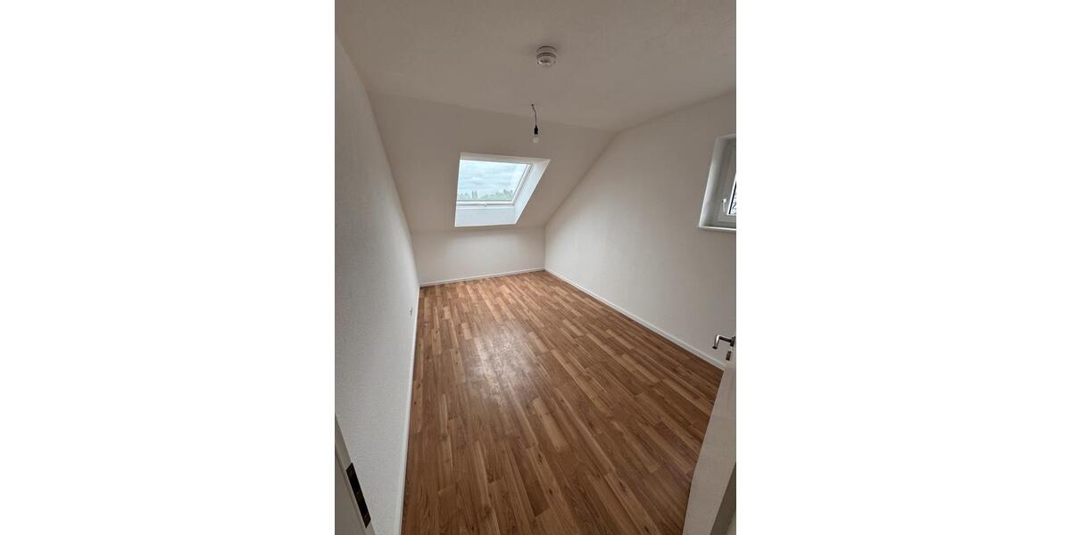 Dachgeschoßwohnung Offenburg - 5 Zimmer, 102 m&sup2;, 550&euro; | Angebot:26604035