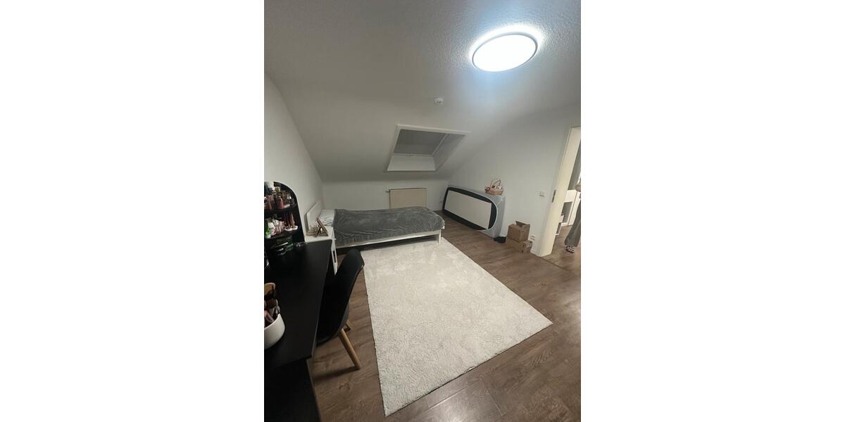 Dachgeschoßwohnung Eislingen (Fils) - 3 Zimmer, 84 m&sup2;, 1.050&euro; | Angebot:24719602