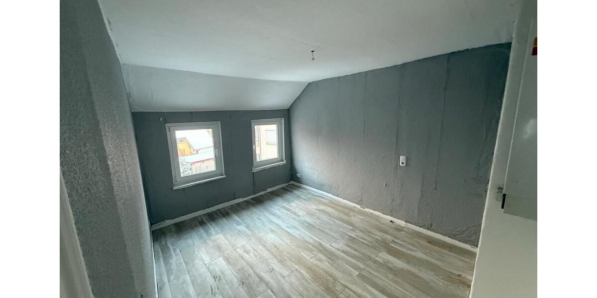 Dachgeschoßwohnung Bückeburg - 5 Zimmer, 130 m&sup2;, 790&euro; | Angebot:24651447