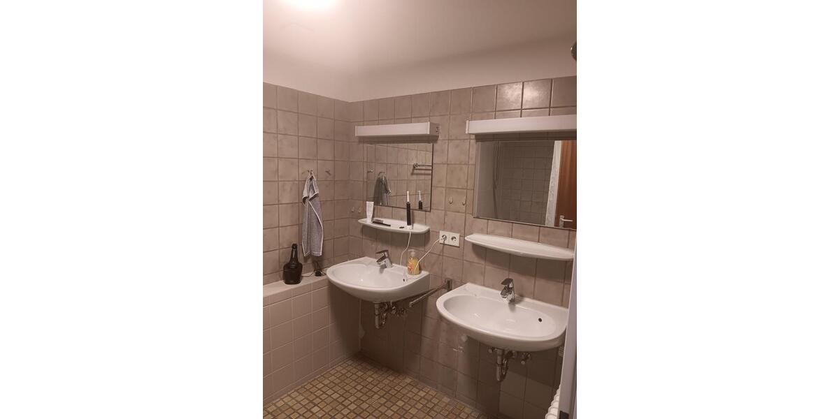 Wohnen auf Zeit Villingen-Schwenningen Schwenningen - 1 Zimmer, 14 m&sup2;, 360&euro; | Angebot:25996383