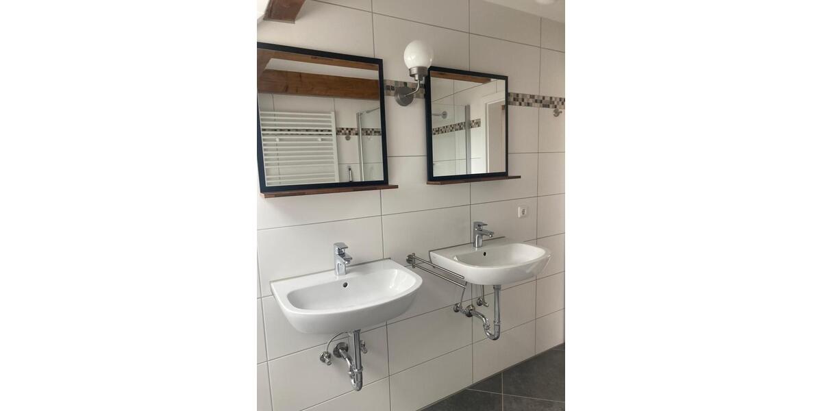 Dachgeschosswohnung mit Klima Balkon EBK Neuzustand Unikat 2 zimmer