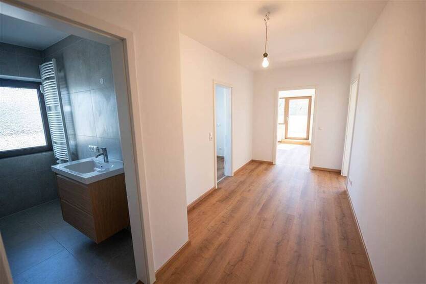 Moderne Dachgeschoßwohnung in zentraler Lage von Karlsfeld