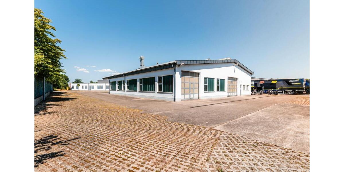 SMARTINSPECT BASE - Großer Showroom mit darüberliegender Büroeinheit im Industriepark Ellwangen zimmer