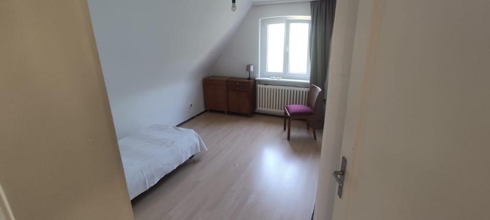 Dachgeschoßwohnung Rödental - 2 Zimmer, 45 m&sup2;, 400&euro; | Angebot:24842946