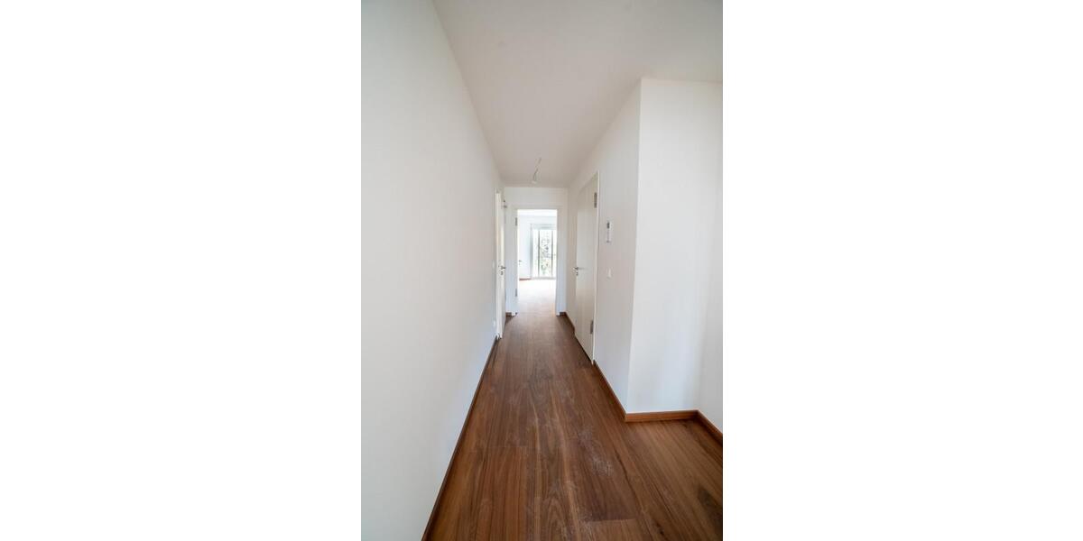 Etagenwohnung Frankfurt (Oder) - 2 Zimmer, 77 m&sup2;, 1.077&euro; | Angebot:25323143