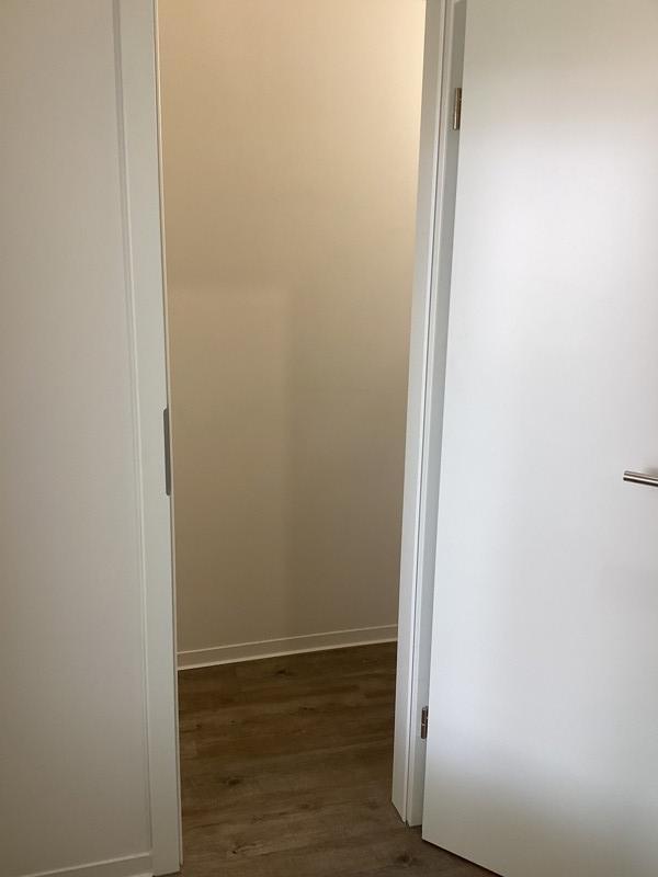 Sanierter Gewerbe Raum mit großer Fensterfront!