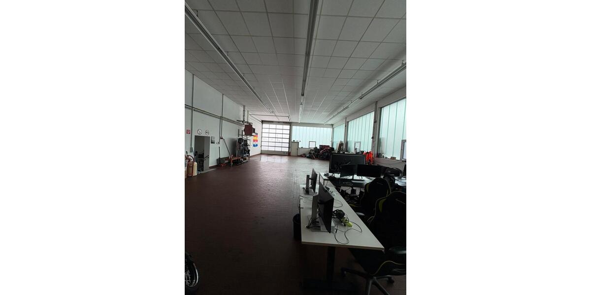 Gewerbehalle + 2 Wohnungen zimmer