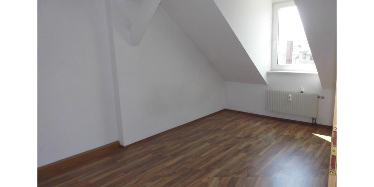 Dachgeschoßwohnung Riesa - 3 Zimmer, 72 m&sup2;, 350&euro; | Angebot:24877914