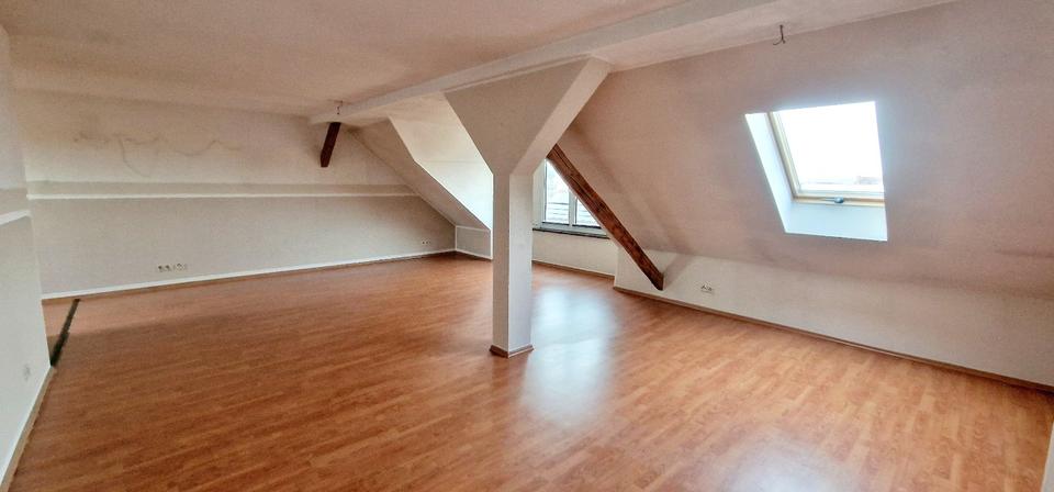 Dachgeschoßwohnung Sangerhausen - 4 Zimmer, 130 m&sup2;, 690&euro; | Angebot:26348035