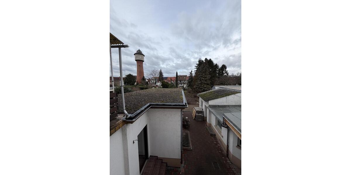 Großzügiges, frisch renoviertes Zweifamilienhaus mit Garten – Plankstadt 8 zimmer