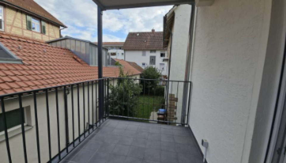 Kernsaniert: Geschmackvolle 3-Raum-Wohnung mit EBK und Balkon