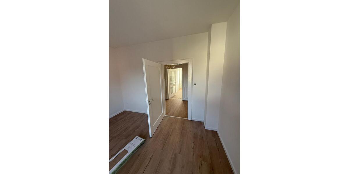 renovierte kernsanierte 4 Zimmer - Wohnung in Zentraumsnähe 4 zimmer