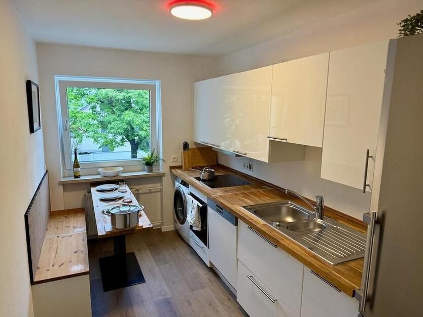 Helles, möbliertes 11,5-qm-Zimmer (inkl. Heiz- & Nebenkosten) - nette 3er WG nahe Zentrum & Uni