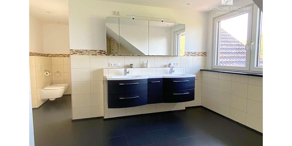 Dachgeschoßwohnung Fünfstetten - 5.5 Zimmer, 186 m&sup2;, 1.250&euro; | Angebot:22354812