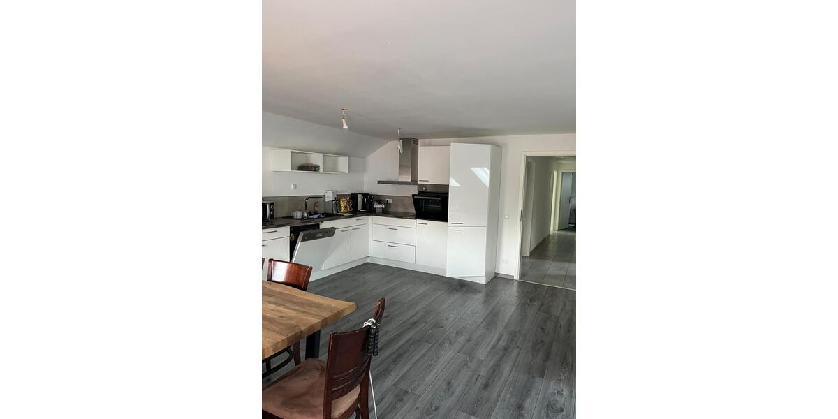 Dachgeschoßwohnung Dietmannsried - 3.5 Zimmer, 100 m&sup2;, 1.400&euro; | Angebot:25941793