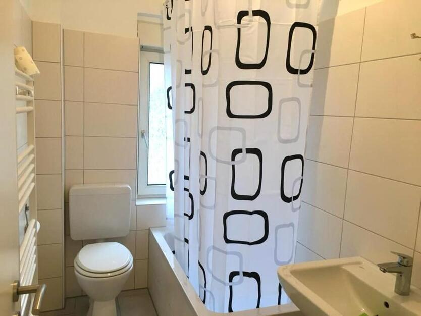 Helle, modernisierte 2- Zimmerwohnung mit Balkon, provisionsfrei
