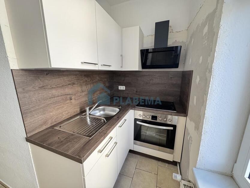 Frisch in Renovierung -> 2-Zimmer-Wohnung mit neuer Einbauküche in zentraler Innenstadtlage zimmer