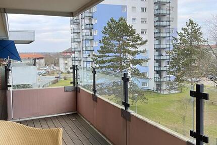 VOLLMÖBLIERTE 2-ZIMMER-WOHNUNG! Lichtdurchflutete Wohnung mit Balkon, Aufzug und TG-Stellplatz 2 zimmer