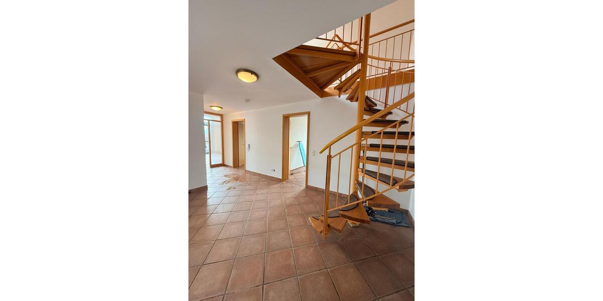 Dachgeschoßwohnung Gernsbach - 3 Zimmer, 122 m&sup2;, 1.350&euro; | Angebot:24373379