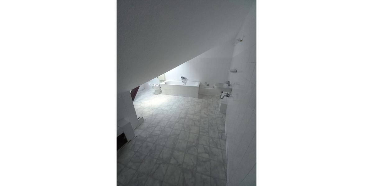 Dachgeschoßwohnung Ballenstedt - 2 Zimmer, 68 m&sup2;, 410&euro; | Angebot:26278048