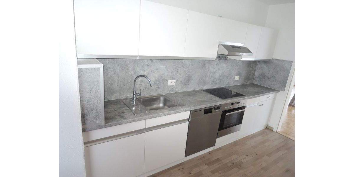 Helle, gepflegte und seniorengerechte Etagenwohnung mit Fahrstuhl und großer Dachterrasse direkt in der Innenstadt 3 zimmer