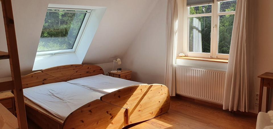 Zimmer möbliert, mit Küchen- und Badbenutzung