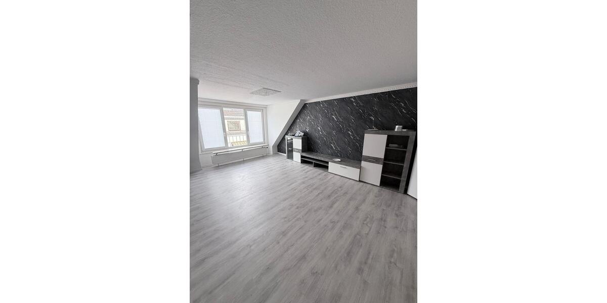 Dachgeschoßwohnung Bremerhaven Mitte - 3 Zimmer, 85 m&sup2;, 550&euro; | Angebot:25985898