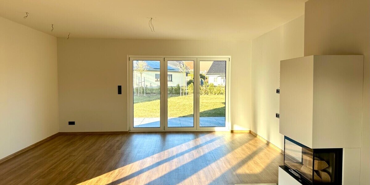 Jetzt Miete möglich! Winkelbungalow 5 km bis Neubrandenburg, Baujahr 2022, Doppelgarage, EBK,Carport - Einfamilienhaus Sponholz | Angebot:25929684