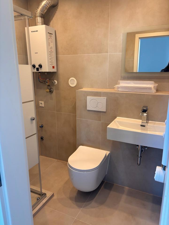Kernsanierte 2-Zimmerwohnung in direkter Rheinlage zimmer