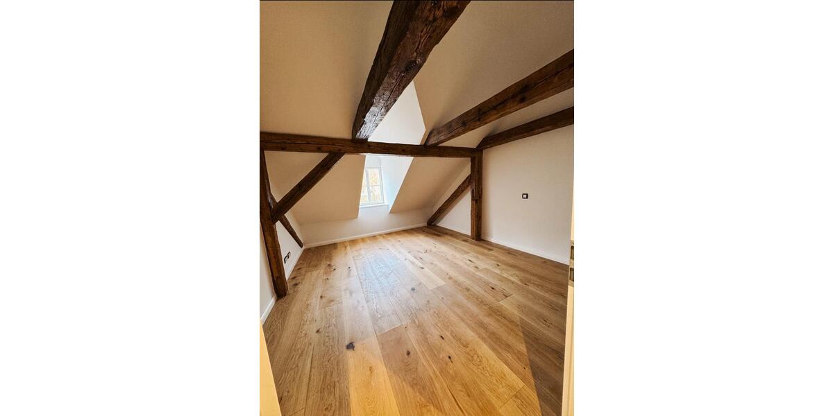 Dachgeschosswohnung im Schloss Regendorf 3 zimmer