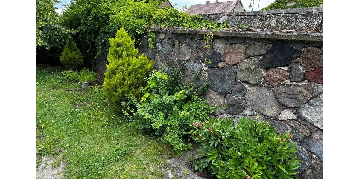 Haus mit Grundstück zu vermieten in LindenbergTauche. 300m Edeka 2.5 zimmer