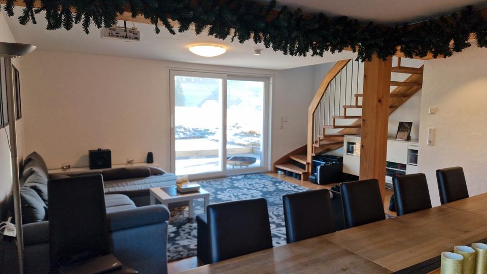 Erdgeschoßwohnung Hinterzarten - 6 Zimmer, 185 m&sup2;, 2.250&euro; | Angebot:26112343
