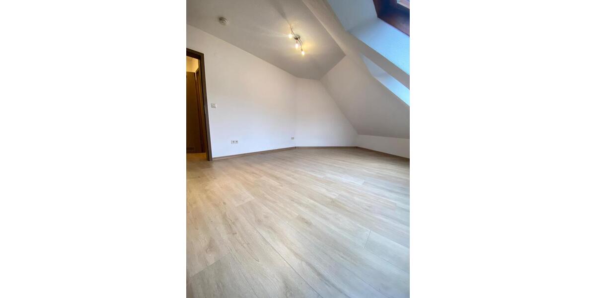 Dachgeschoßwohnung Bayreuth City - 2 Zimmer, 62 m&sup2;, 680&euro; | Angebot:25053283