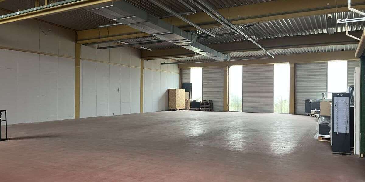 Lagerhalle mit überdachter Ladezone und großem Außenbereich. - Gewerbeobjekt Lübbecke | Angebot:27254315